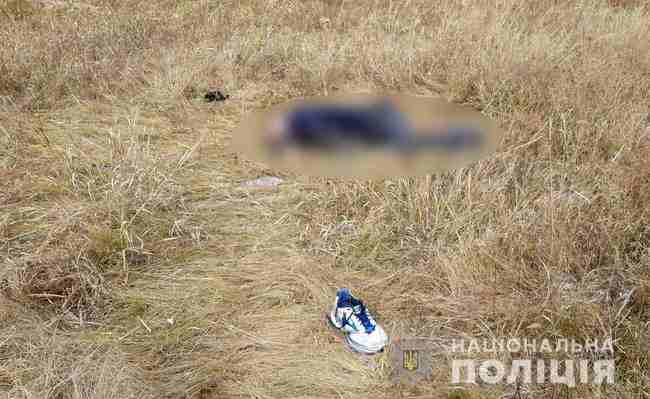 Тела двух мужчин со следами пыток обнаружены в поле на Черкасщине, - полиция 02