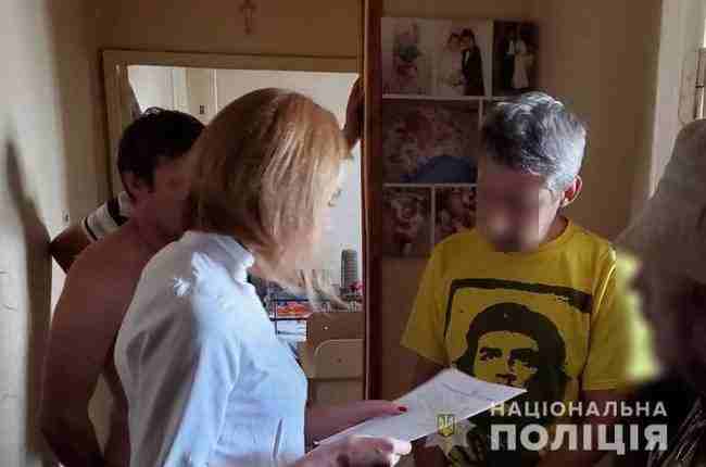 Житель Киевщины снимал порноролики со своими маленькими детьми, - киберполиция 01