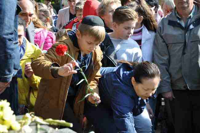 Марш в память о жертвах массовой казни в Бабьем яру состоялся в Киеве 19