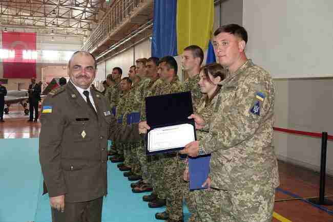 Украинские военнослужащие получили сертификаты на эксплуатацию турецких беспилотников Bayraktar TB2 02