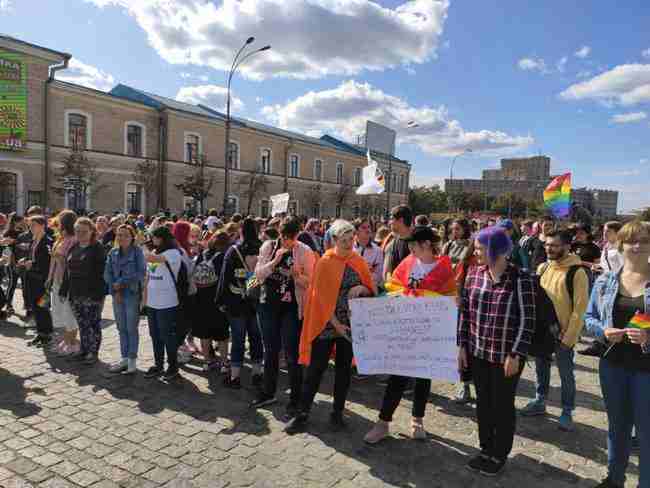 Первый Марш равенства в Харькове: 2 тысячи участников, 2,5 тысячи полицейских, стычки с праворадикалами и два пострадавших 02