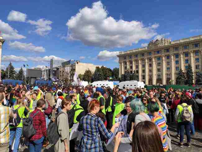 Первый Марш равенства в Харькове: 2 тысячи участников, 2,5 тысячи полицейских, стычки с праворадикалами и два пострадавших 01