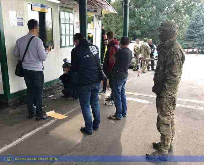 Таможенники на Волыни наладили сбор дани за беспрепятственный провоз товаров через границу, - СБУ 02