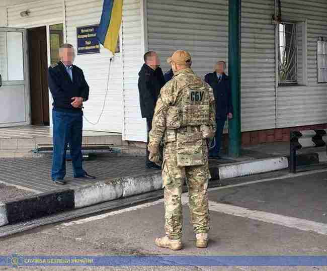 Таможенники на Волыни наладили сбор дани за беспрепятственный провоз товаров через границу, - СБУ 01