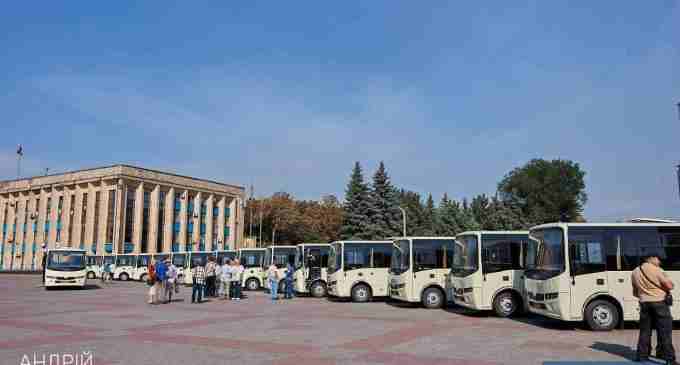 Нові автобуси ISUZU «Атаман» вийшли на маршрути Кам’янського