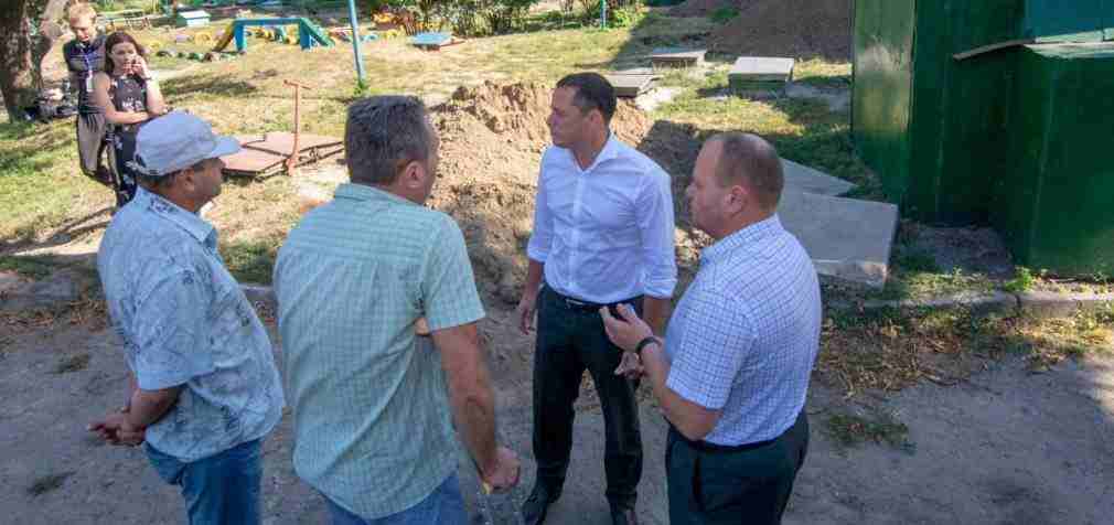 У Кам’янському продовжують засипати безгоспні погреби у дворах