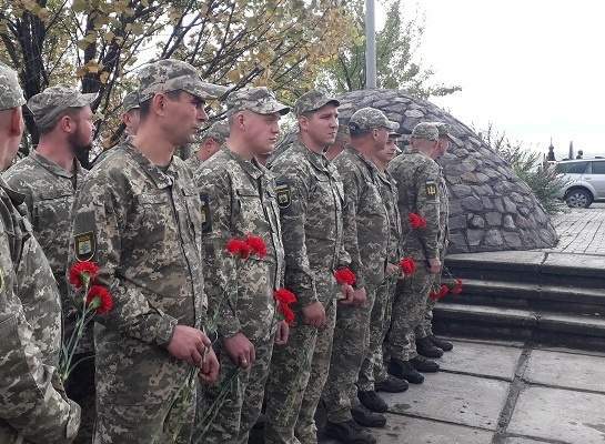 Погибшего на Донбассе украинского воина Владимира Аджавенко похоронили в Мариуполе 02