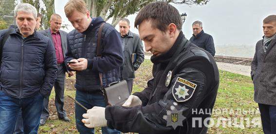 Множественные ножевые ранения в спину и травмы головы: в Николаеве обнаружили труп 29-летнего мужчины, - полиция 01