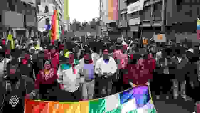 Массовые протесты против президента-комика в Эквадоре. Льётся кровь 02