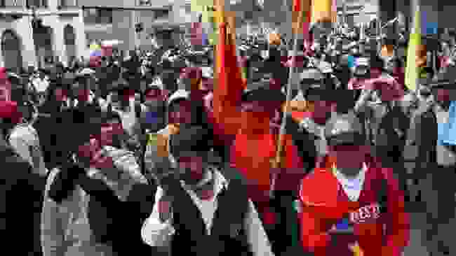 Массовые протесты против президента-комика в Эквадоре. Льётся кровь 07