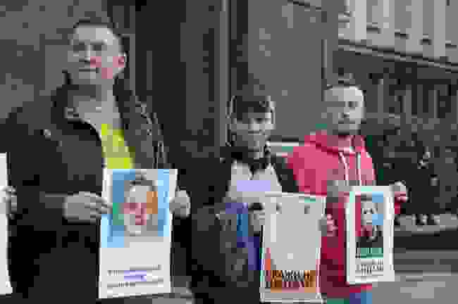 Митинг против выдачи России убийц детей прошел под офисом президента 04