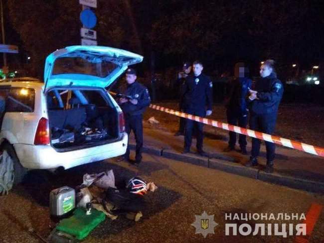 Полиция ночью задержала мужчин с арсеналом оружия, устроивших стрельбу в Голосеевском районе Киева 03