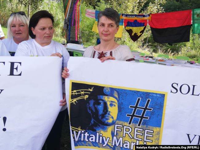 Дело Маркива: украинцы накануне Дня защитника Украины побывали у матери нацгвардейца 01