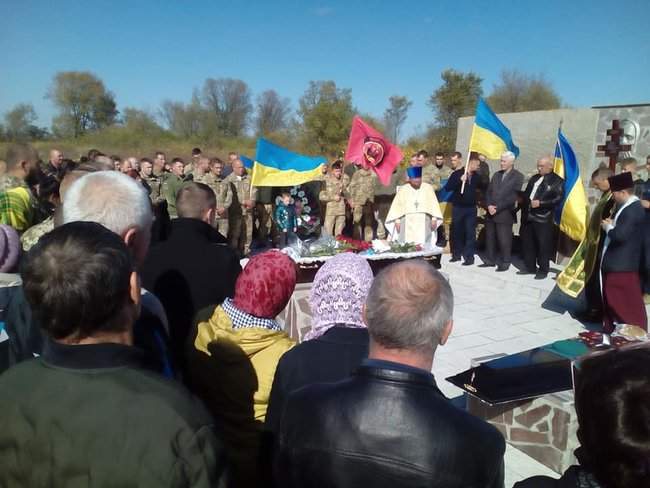Умершего после ранения на Донбассе морпеха Вячеслава Кубрака похоронили на Херсонщине 04