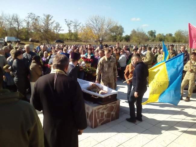 Умершего после ранения на Донбассе морпеха Вячеслава Кубрака похоронили на Херсонщине 06