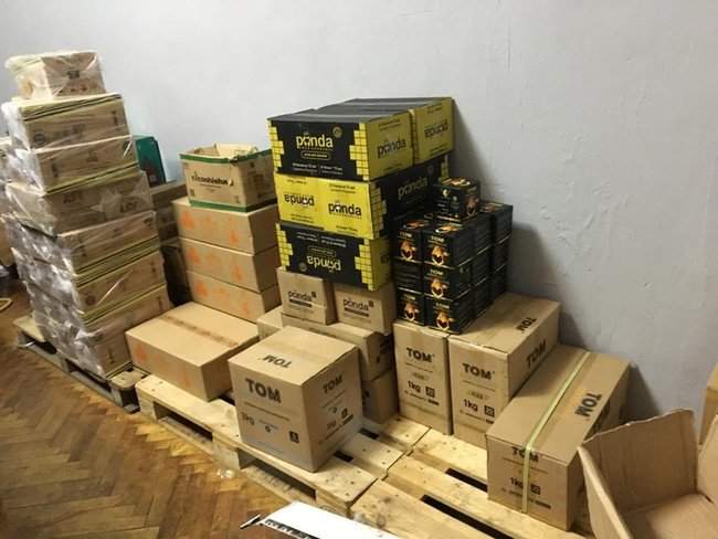 Налоговики изъяли из незаконного оборота более 400 кг табака для кальянов в Одессе 02