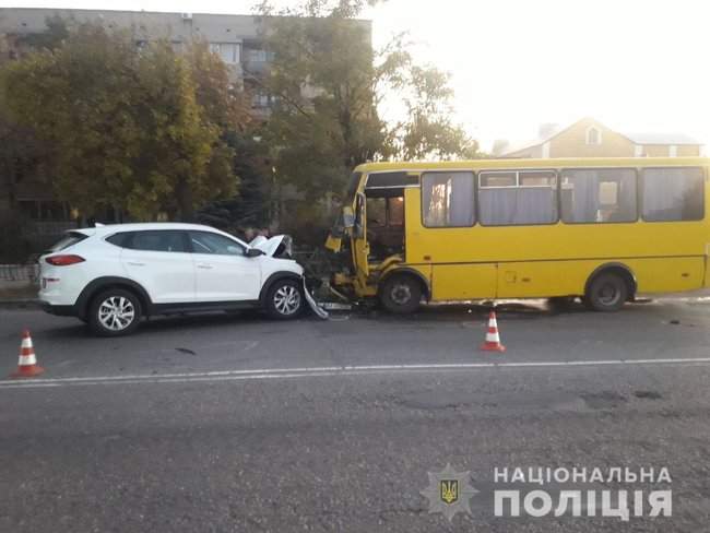 Маршрутка попала в ДТП в Николаевской области: пострадали 11 человек, в том числе трое малолетних детей 01