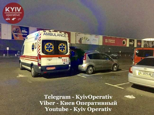 Женщина выпила отраву на глазах у мужа на парковке супермаркета в Киеве и не выжила 01