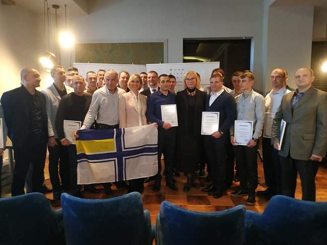 Освобожденным из плена морякам вручили сертификаты на квартиры в Одессе 09