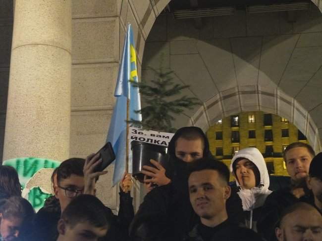 Сотни граждан, протестующих против реализации формулы Штайнмайера, собрались на Майдане 01