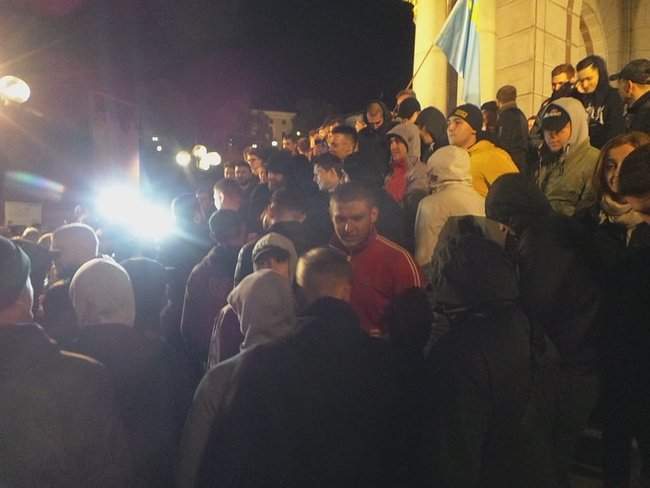 Сотни граждан, протестующих против реализации формулы Штайнмайера, собрались на Майдане 02