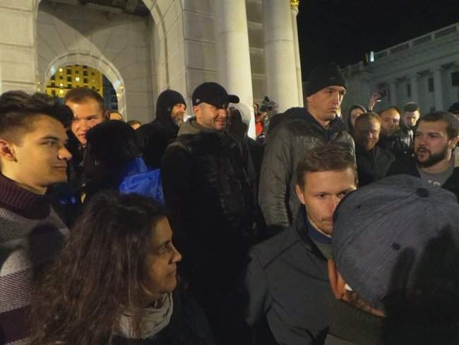 Сотни граждан, протестующих против реализации формулы Штайнмайера, собрались на Майдане 04