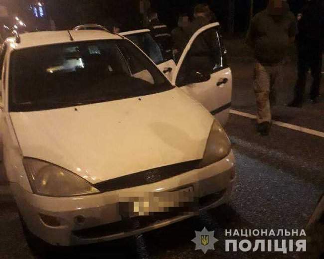 Полиция ночью задержала мужчин с арсеналом оружия, устроивших стрельбу в Голосеевском районе Киева 02