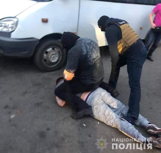 На Киевщине сотрудник полиции попался на вымогании 15 тыс. грн взятки 01