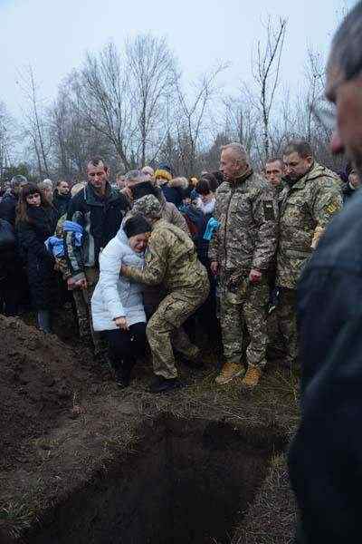 Погибшего украинского воина Артема Соколова похоронили в Киевской области 06