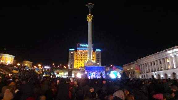 На Майдане Незалежности в Киеве проходит акция Мы имеем достоинство! 01