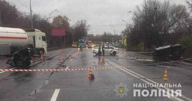 Автомобиль разорвало в ДТП в Киеве, погибла женщина, - Нацполиция 01