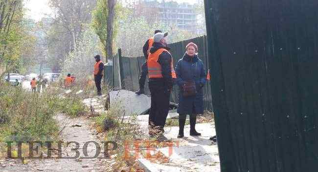 Киевляне, протестующие против застройки парка Кристерова горка, перекрыли улицу Вышгородскую и площадь Шевченко 22