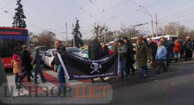 Киевляне, протестующие против застройки парка Кристерова горка, перекрыли улицу Вышгородскую и площадь Шевченко 24