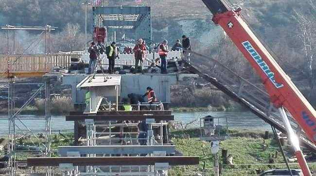 В Станице Луганской начался монтаж второй металлоконструкции моста, - ОГА 04