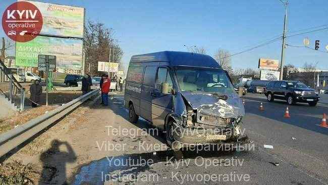 Уполномоченный по правам ребенка Кулеба спровоцировал страшное ДТП, проехав на красный свет 03