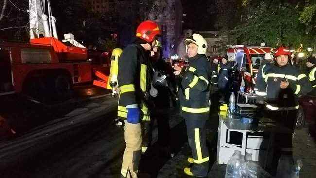 Пожар на крыше шестиэтажки в центре Киева удалось погасить 01
