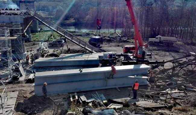В Станице Луганской начался монтаж второй металлоконструкции моста, - ОГА 01