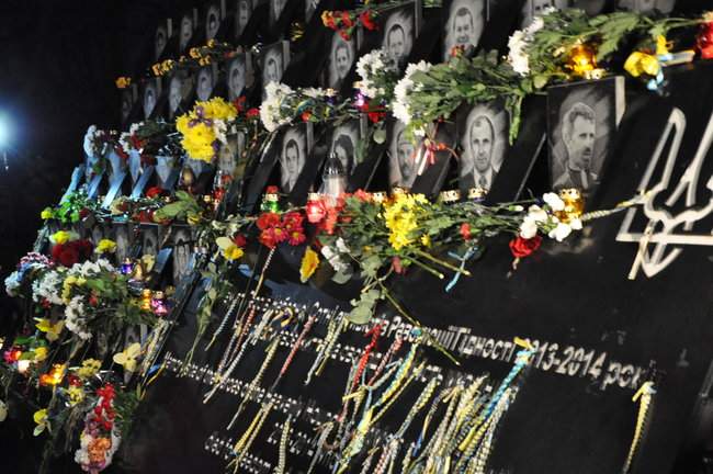 На Аллее Героев Небесной Сотни в Киеве прошел молебен по погибшим участникам Революции достоинства 01