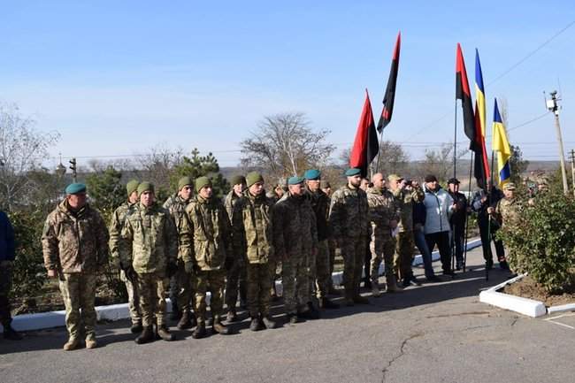 Мемориальную доску погибшему украинскому воину Сергею Савинову открыли 2 ноября в Николаевской области 02