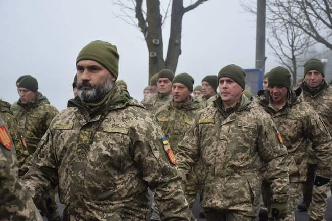 Бойцы 44-й отдельной артбригады прошли торжественным маршем по Тернополю после возвращения из зоны ООС 19