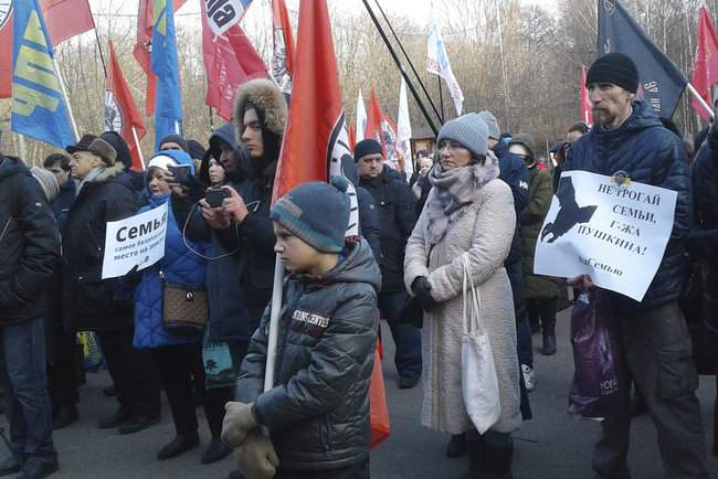Изгнание мужчин из семьи, - в Москве прошел митинг против закона о домашнем насилии 03