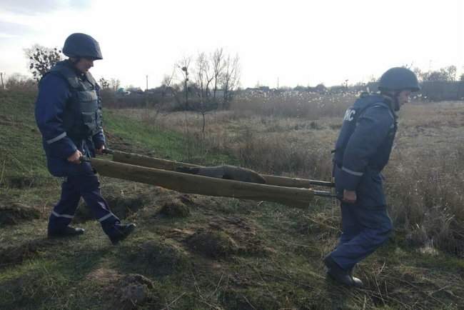 Фугасную авиабомбу весом 100 кг обезвредили под Харьковом, - ГСЧС 03