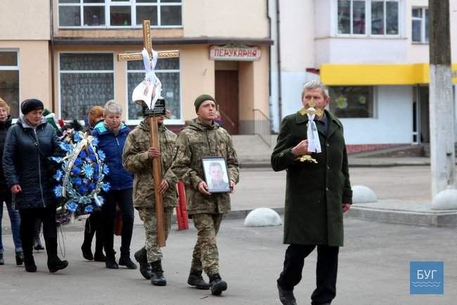 С воином 14-й ОМБр Юрием Хомиком, погибшим в зоне ООС, простились во Владимире-Волынском 09