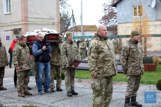 С воином 14-й ОМБр Юрием Хомиком, погибшим в зоне ООС, простились во Владимире-Волынском 15