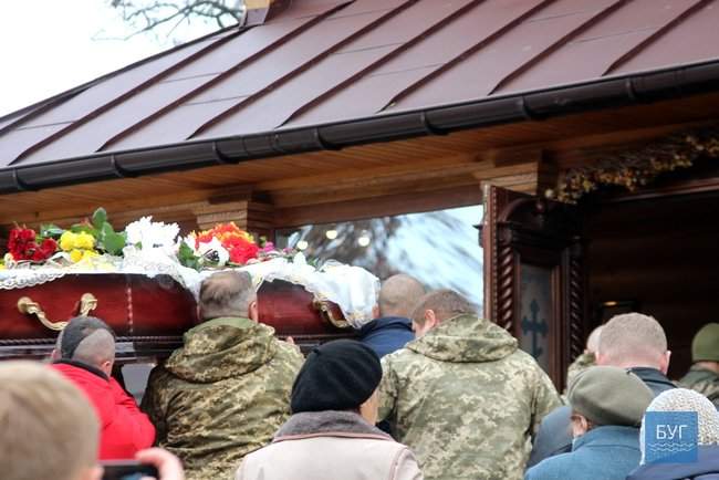 С воином 14-й ОМБр Юрием Хомиком, погибшим в зоне ООС, простились во Владимире-Волынском 16