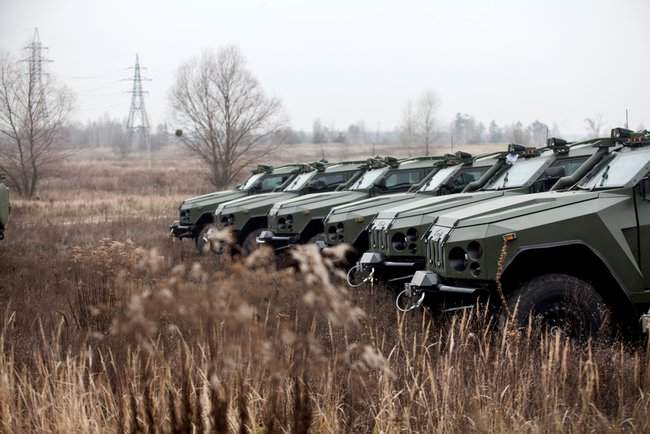 Минобороны получило партию новейших бронеавтомобилей повышенной проходимости Новатор 03