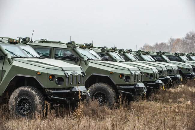 Минобороны получило партию новейших бронеавтомобилей повышенной проходимости Новатор 06