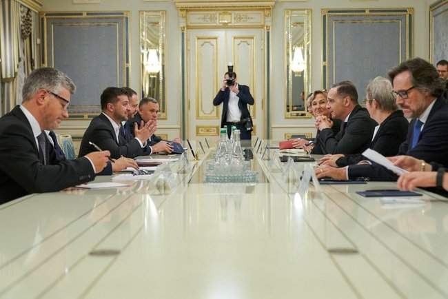 Зеленский обсудил с министром иностранных дел Германии Маасом ситуацию на Донбассе 01