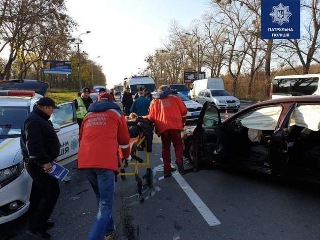 Пьяный водитель врезался в автомобиль патрульных в Ривном, двое полицейских в больнице 02