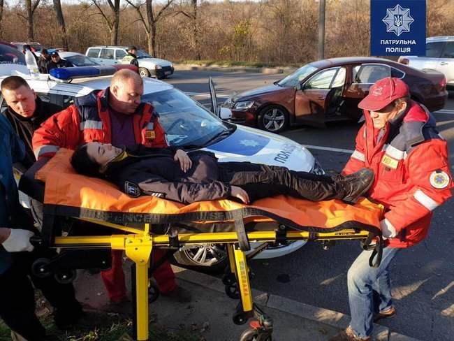 Пьяный водитель врезался в автомобиль патрульных в Ривном, двое полицейских в больнице 03